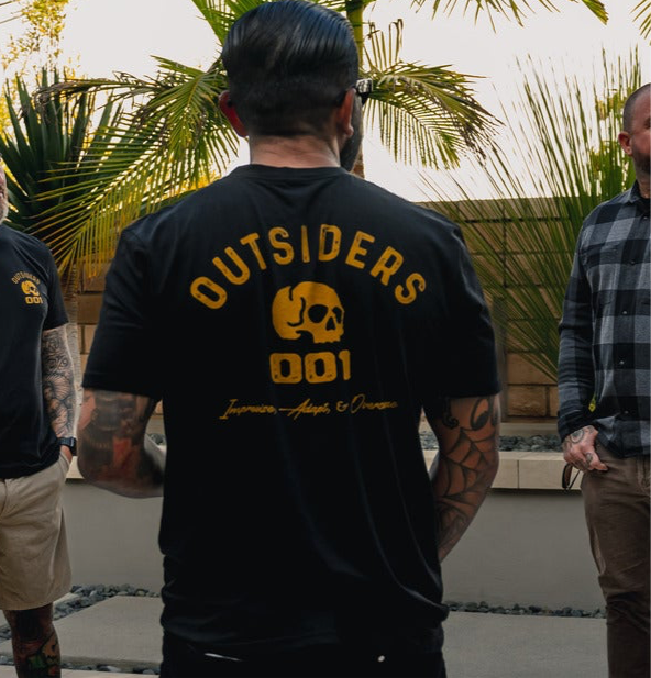 OUTSIDERS 001